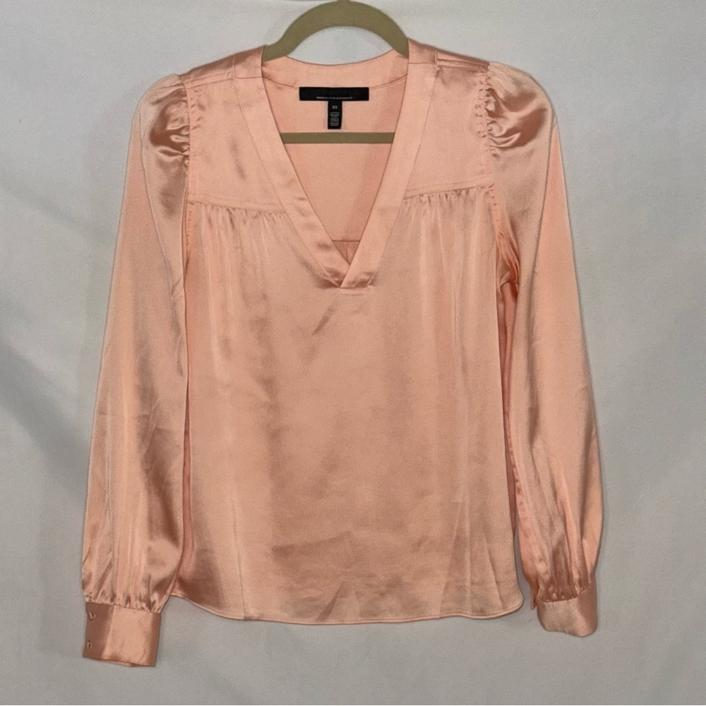 White House Black Market Peach Satin Y-Neck Ruched Shoulder Blouse XS EUC